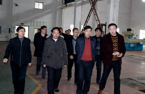 临湘市委书记黄俊钧一行到佳博官方网站立体停车设备考察调研 